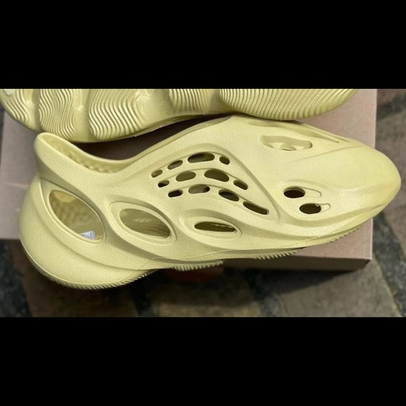 Yeezy foam runner NEW in box - Picture 3 of 4